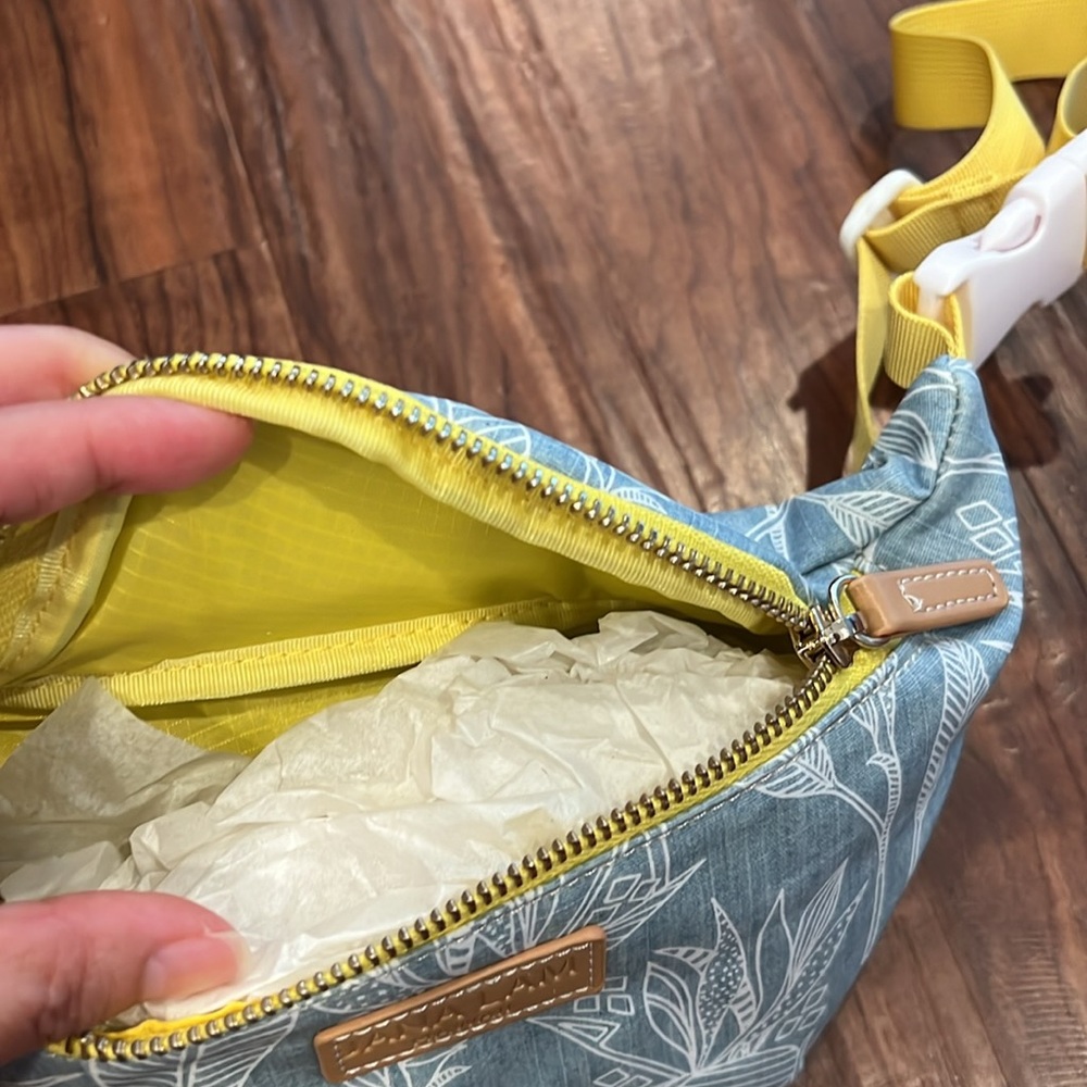 Jana Lam fanny pack - new💛🩵 - Picture 5 of 5